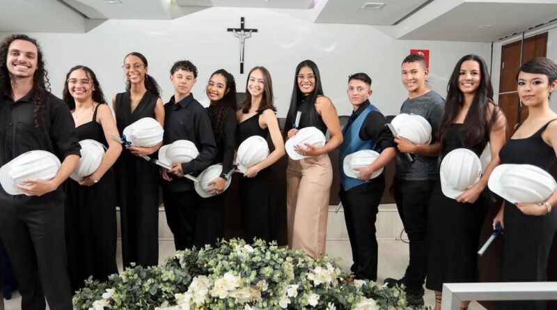 UNIARAXÁ celebra a 1ª Cerimônia de Meio-Engenheiro e Meio-Arquiteto