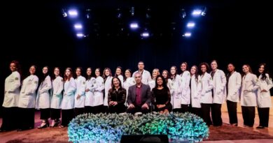 Acadêmicos de Enfermagem do UNIARAXÁ participam de emocionante Cerimônia do Jaleco