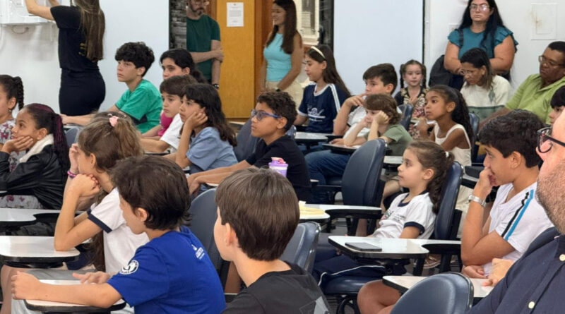 FestNatal 2025: Livro escrito por crianças comemora os 160 anos de Araxá