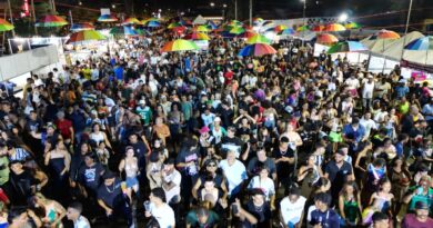 CarnAraxá 2026 reúne mais de 20 mil pessoas em quatro dias de festa