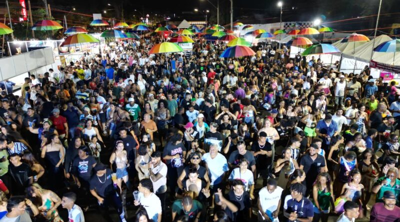 CarnAraxá 2026 reúne mais de 20 mil pessoas em quatro dias de festa
