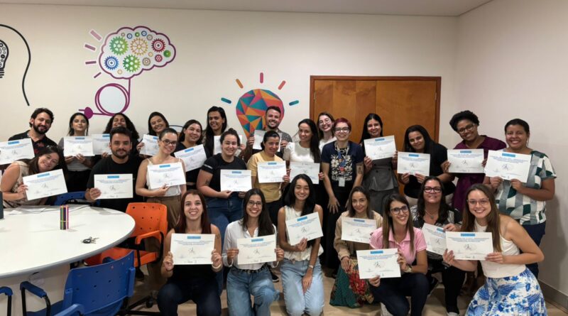 UNIARAXÁ e Prefeitura  promovem Wokshop em técnicas terapêuticas com desenho para psicólogos