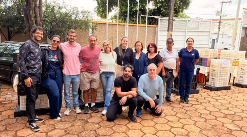 Fenadoces realiza 1ª entrega de óleo da troca solidária para o show do Biquini Cavadão