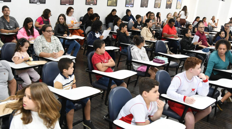 Coleção FestNatal: mais um livro é criado em oficina com estudantes de Araxá